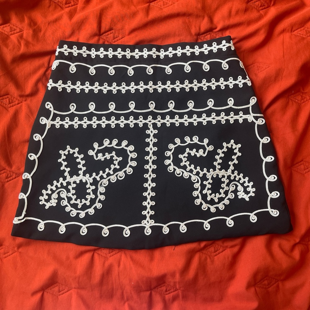 adorable vintage black and white embroidered mini skirt!
